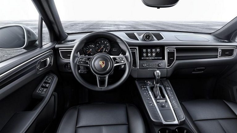 Дисплеј ја забавува испораката на теренците на Porsche