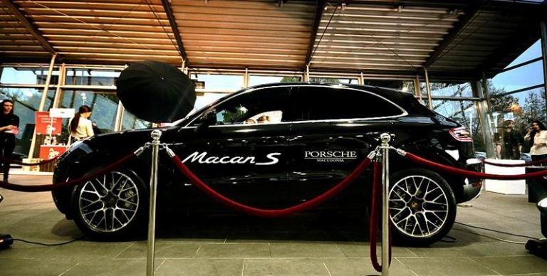 Македонска премиера на Porsche Macan на модната недела во Скопје