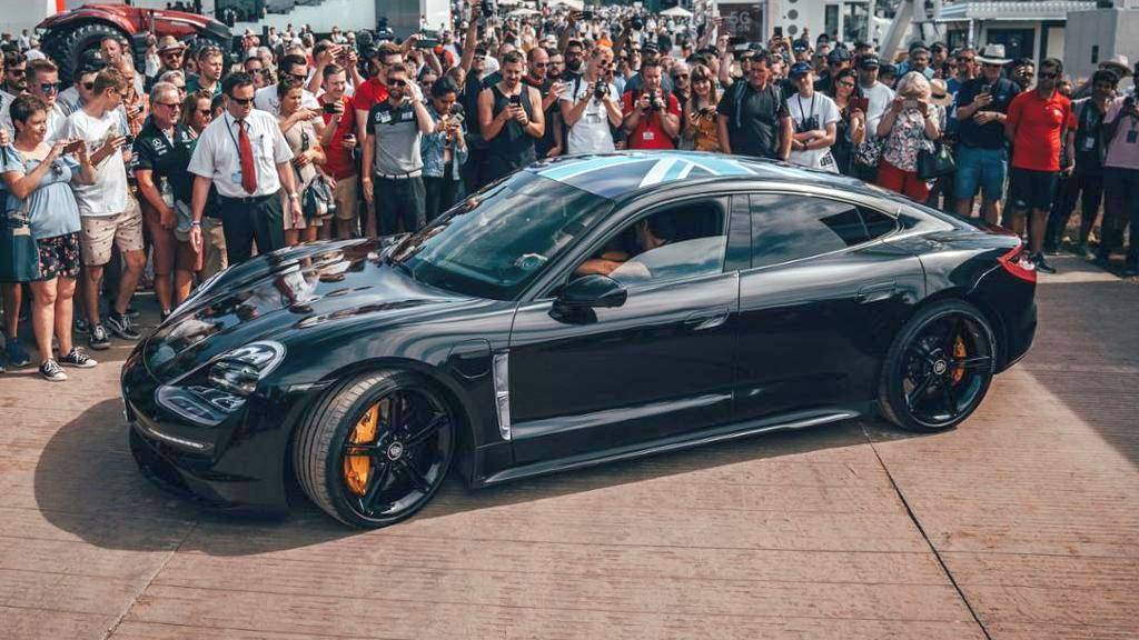 Електричниот Porsche Taycan пред публиката во Гудвуд Електричниот Porsche Taycan пред публиката во Гудвуд