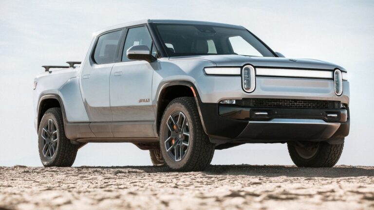 Rivian лани произвел близу 25.000 електрични пикапи и комбиња