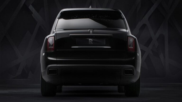 rolls-royce cullinan black badge