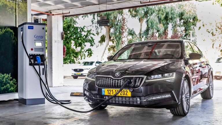 skoda superb phev polnac