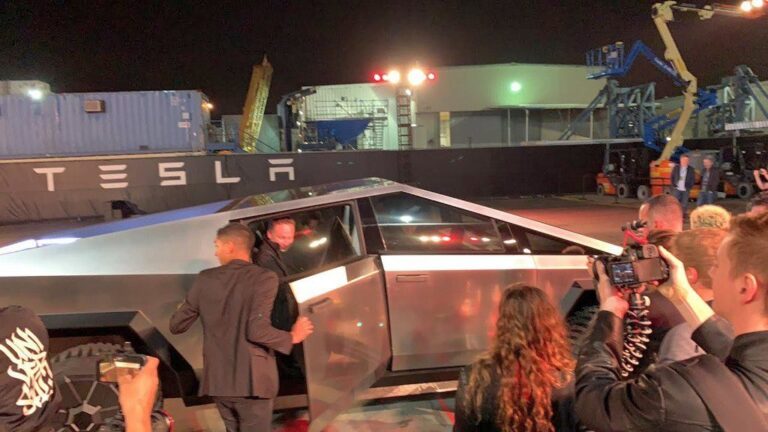 tesla cyber truck pretstavuvanje