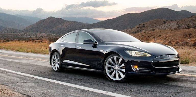 Зошто големите производители стравуваат од Tesla