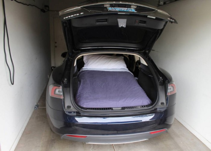tesla s hotel