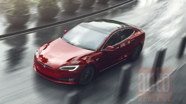 Tesla држи цена повеќе од Porsche и Audi