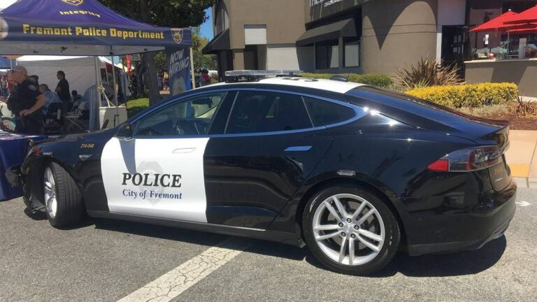 tesla model s полиција фремонт калифорнија