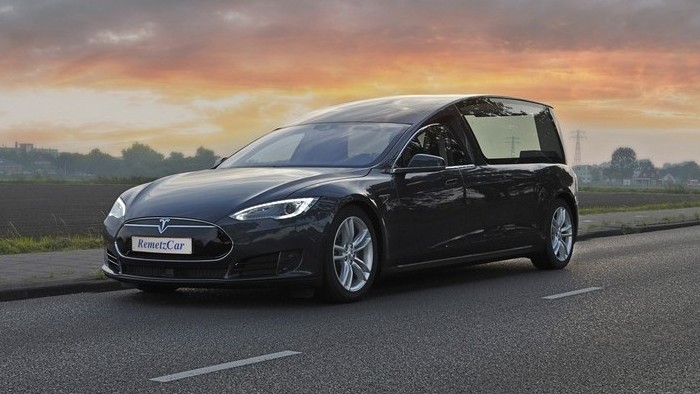 tesla-pogrebalno-vozilo_n