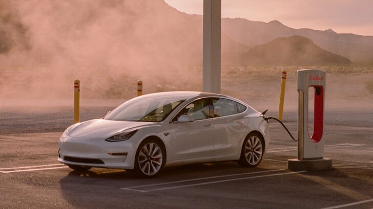 Полначите на Tesla повторно бесплатни, но само за нови купувачи