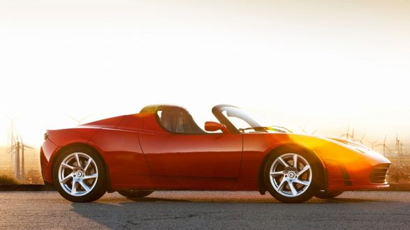 Целата стратегија започна да се одмотува со Tesla Roadster, како доказ дека електричните автомобили можат да бидат и спортски