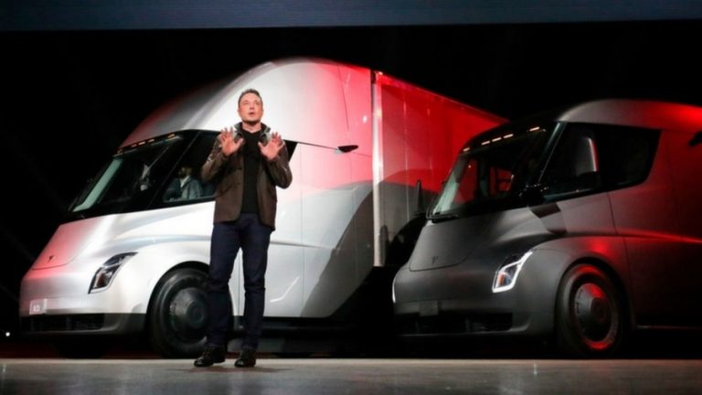 tesla губи 9000 долари во минута