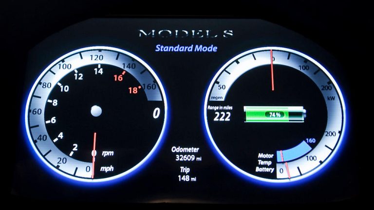 Tesla мамела за досегот на своите автомобили