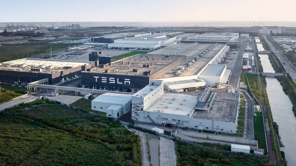 tesla фабрика шаангај кина
