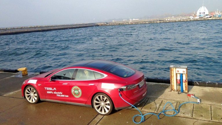 Милион милји во Tesla, и осум сменети електромотори