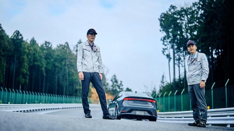 Кој го одредува чувството при возење автомобил Toyota?