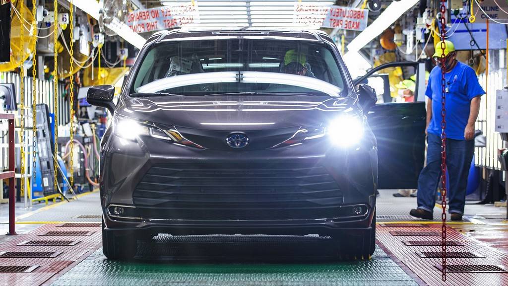 toyota Sienna 30 mio SAD Toyota среде Америка произведе 30 милиони автомобили