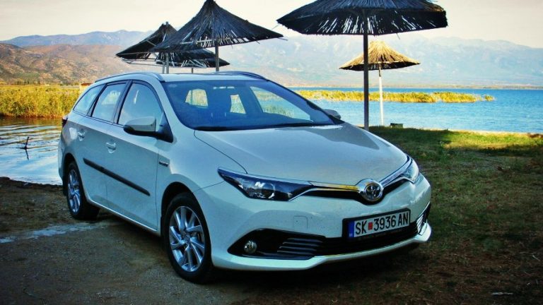 Toyota Auris Hybrid Touring Sports