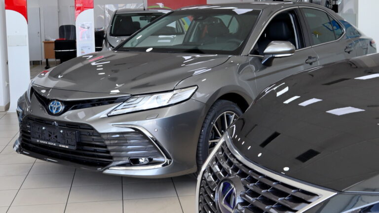 Новата Toyota Camry доаѓа со повеќе европски црти во дизајнот
