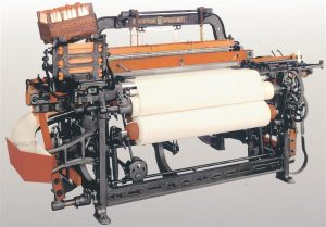 Почетоците на Toyota се во производството на текстилни разбои во 1920-те години. Оттука произлезе најголемиот производител на автомобили во светот