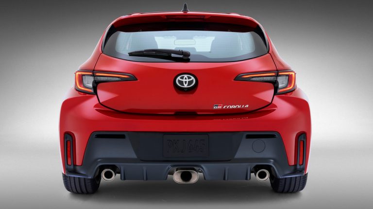 Toyota GR Corolla: Од дома право на трка