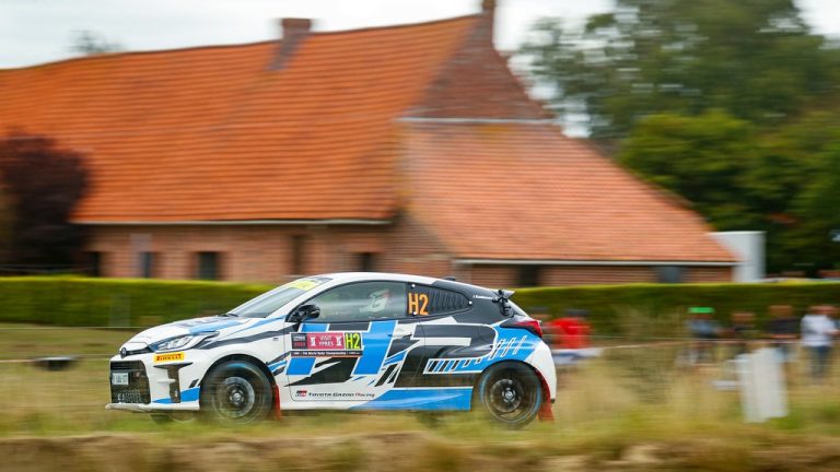 Шефот на Toyota возеше Yaris со погон на водород на рели