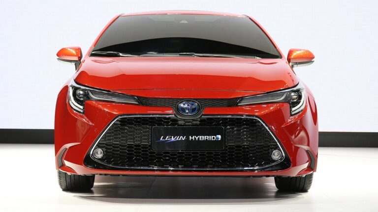 toyota levin hybrid kina