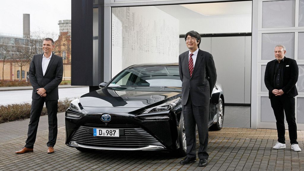 toyota mirai водороден автомобил конзул јапонски германија