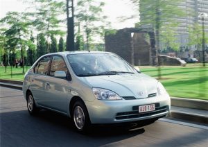 Од првиот сериски автомобил со хибриден погон, Prius, изминаа близу две децении