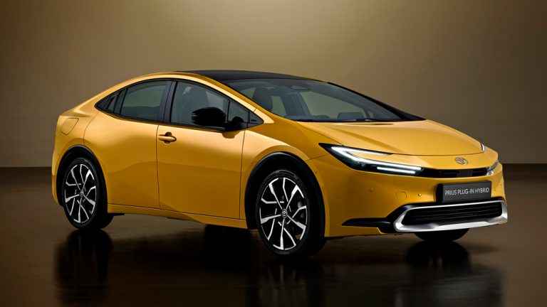 Петтата Toyota Prius станува спортска лимузина со хибриден погон