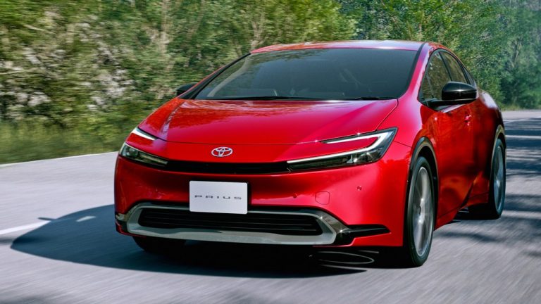 Toyota стартува со продажба на новиот Prius во Јапонија