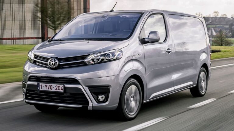 Toyota почнува со продажба на електричен фургон и миниван