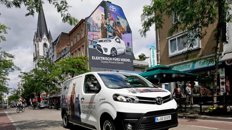 Toyota му прави голема реклама на електричното комбе во Германија