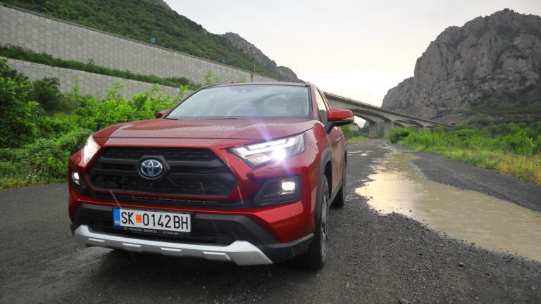 Во потрага по одговор, каков автомобил е Toyota RAV4 Adventure