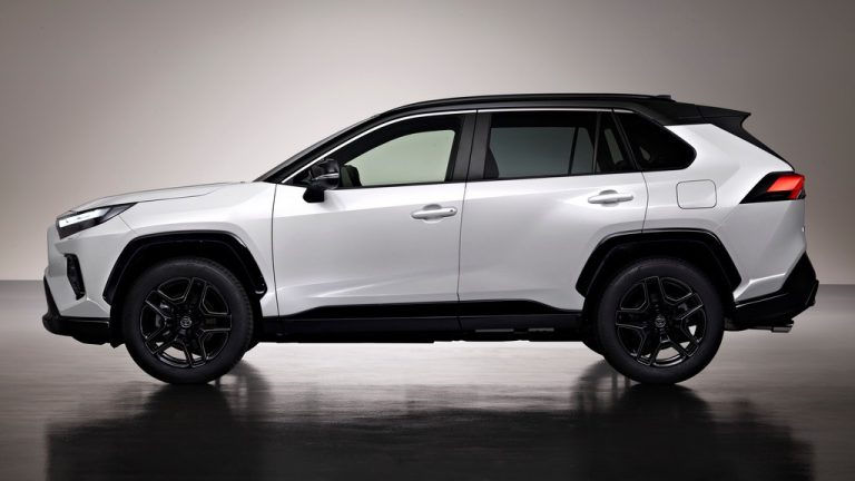 На пат до нов триумф на Дакар, Toyota почнува со испорака на RAV4 GR Sport