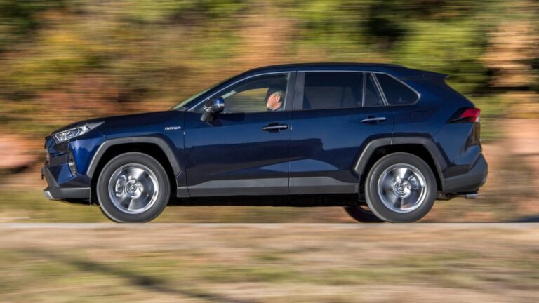 Toyota RAV4 најпродаван хибрид