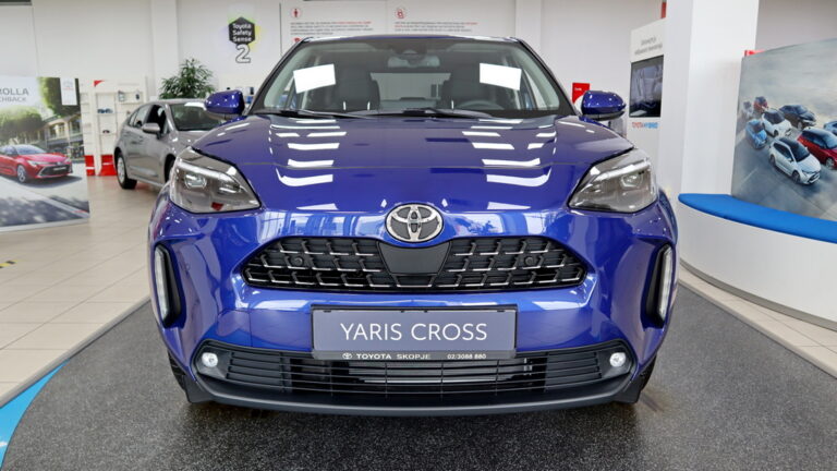 Yaris Cross: По малку од Yaris, малку од RAV4, многу од Toyota