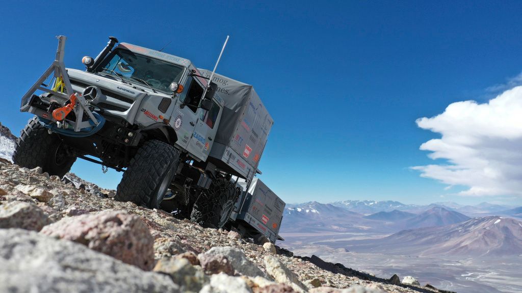 Unimog се искачи на 6.694 метри, на највисокиот вулкан во светот