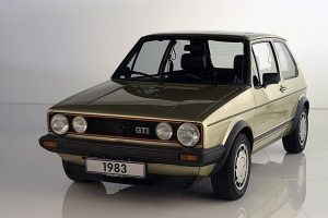 Pirelli GTI се појави во мај 1983, за крајот на првата генерација на Gоlf. Специјалниот модел имаше алу-бандажи, кожен спортски волан, бројач на вртежи, посебна маска и двојни светла, патен компјутер, проширени крила и голф-топче како глава на рачката на менувачот