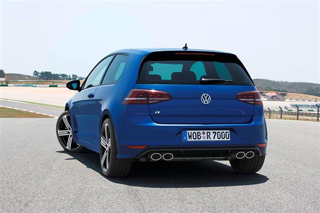 volkswagen golf r nazad