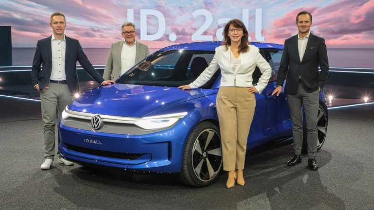 Народниот електричен автомобил на Volkswagen чини 25.000 евра