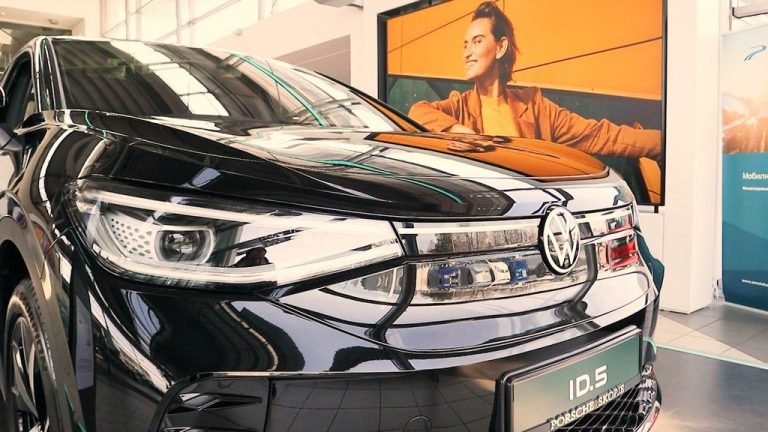 По TDI и GTI е време за Volkswagen ID.5 GTX