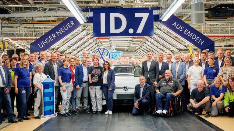 Passat на струја: Volkswagen почна со производство на ID.7