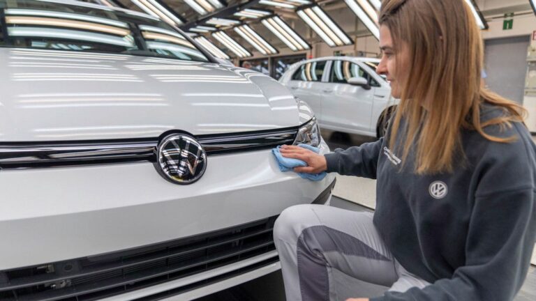 Volkswagen за малку во плус со продажбата во јули