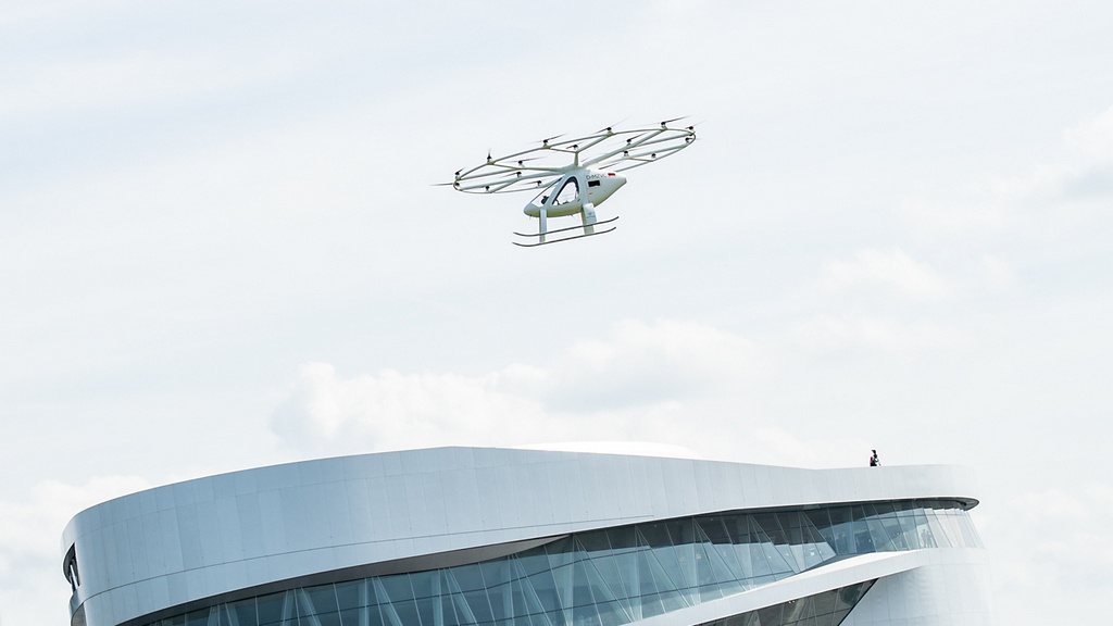 volocopter let daimler stutgart Над зградата на Mercedes првпат леташе Volocopter во Европа