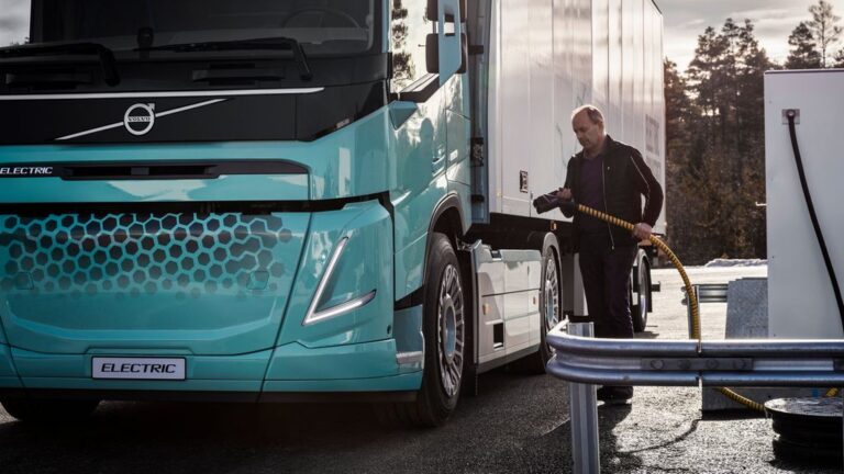 Електрични камиони Volvo за градежништво и за регионален превоз