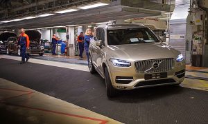 Во фабриката во Торсланда никаде не фигурира името Geely ниту има нешто испишано на јазикот на новиот кинески сопственик