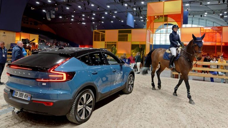 Volvo за најпрестижниот настан во коњички скокови во Париз