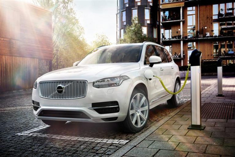 Volvo XC90: Хибриден погон место осумцилиндарец