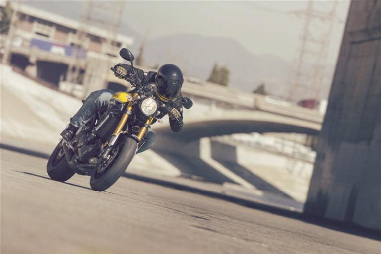 Yamaha XSR 900: Оваа машина е родена да владее