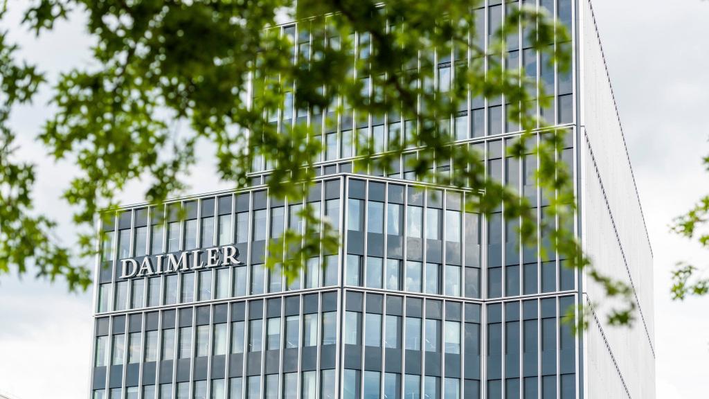 Во Берлин приведени двајца уценувачи на концернот Daimler Во Берлин приведени двајца уценувачи на концернот Daimler